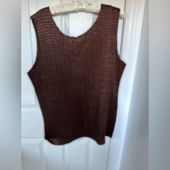Brown sleeveless top - Picture 2 of 5